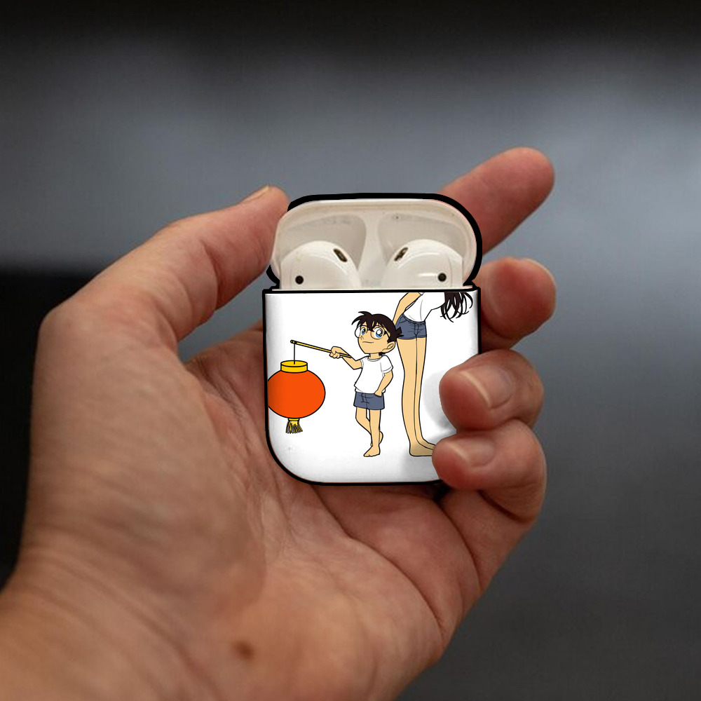 名探偵コナン 毛利 蘭 もうり らん、モーリ ラン Detective Conan Rachel Moore AirPods 第2世代保護ケース ハードシェル ブラック 耐衝撃・防指紋・カラビナ付き